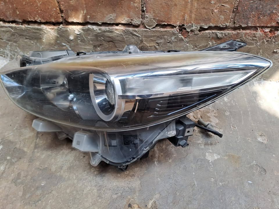 MAZDA CX3 LEFT SIDE HEADLIGHT - Private Seller MAZDA CX3 LEFT SIDE HEADLIGHT - Private Seller
