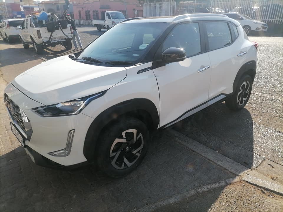 2020 Nissan Magnite 1.0 SUV with a nice interior seat Reserves Camera and Service book and Keyless