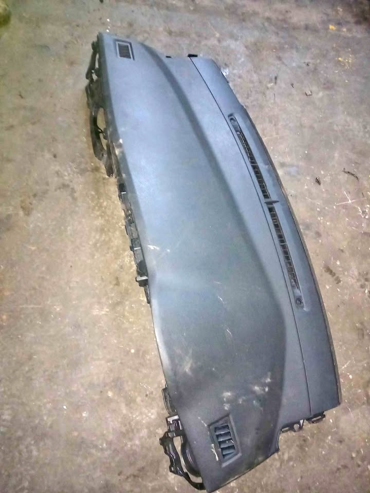Toyota corrola prestige 1.8 complete dashboard - Private Seller Toyota corrola prestige 1.8 complete dashboard - Private Seller