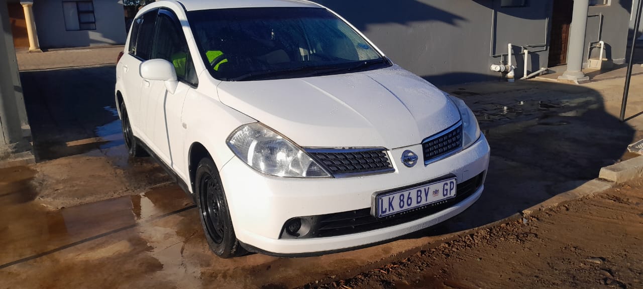 Nissan tidda 1.6 hatchback