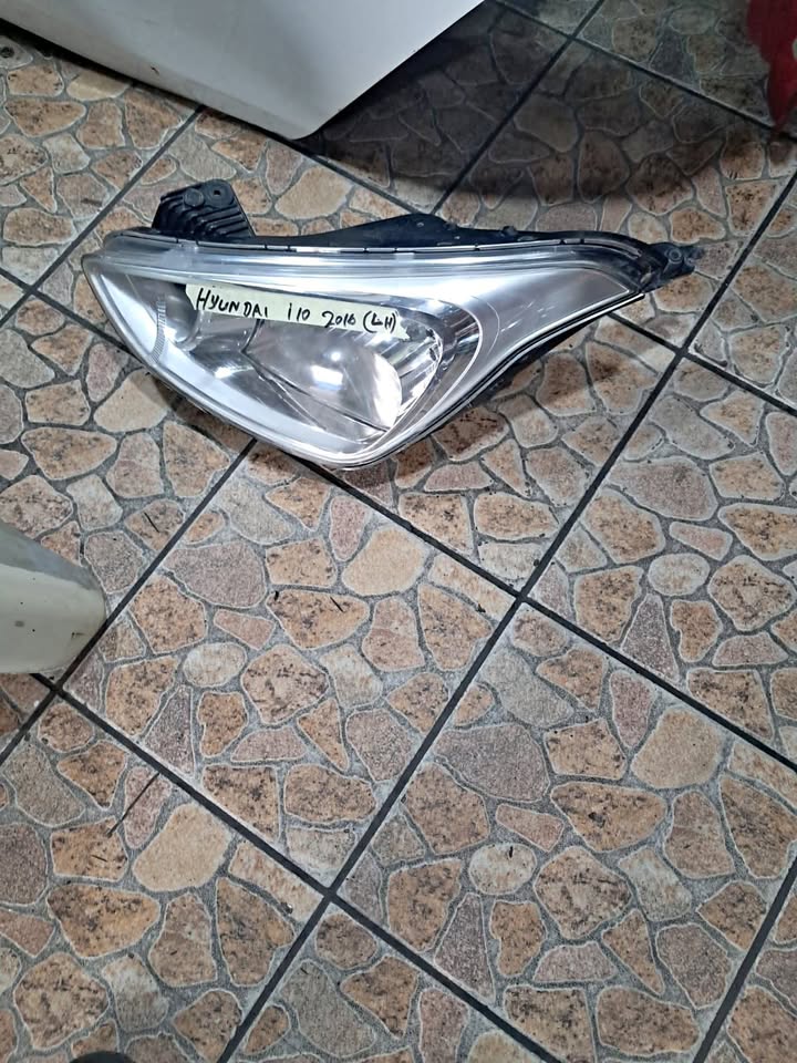 Hyundai i20 Headlight 2016  Used Auto Body Spare Parts at Sema Spare Center. - Private Seller