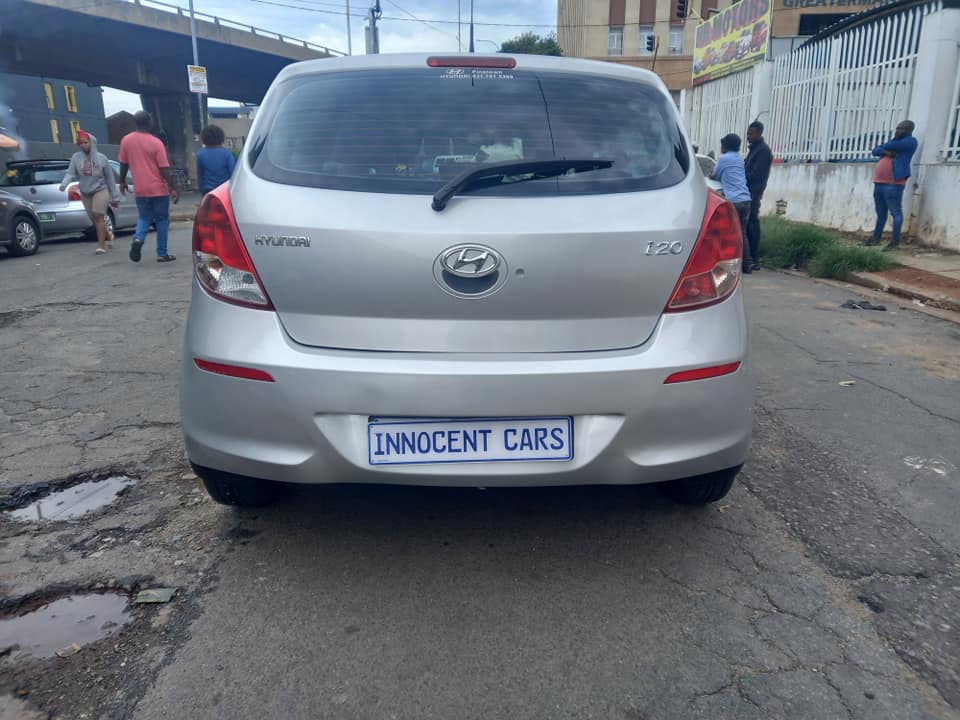 2014 HYUNDAI i20 1.2 PETROL, HATCHBACK, SILVER COLOUR, 85000KM,
