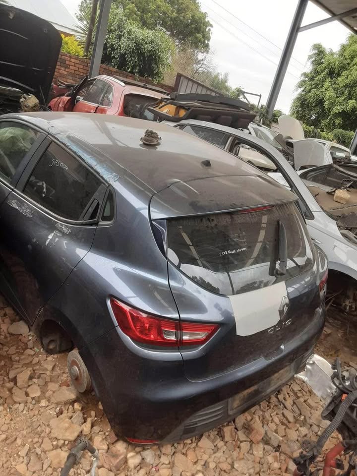 RENAULT CLIO 900T 2018 STRIPPING FOR PARTS - Private Seller