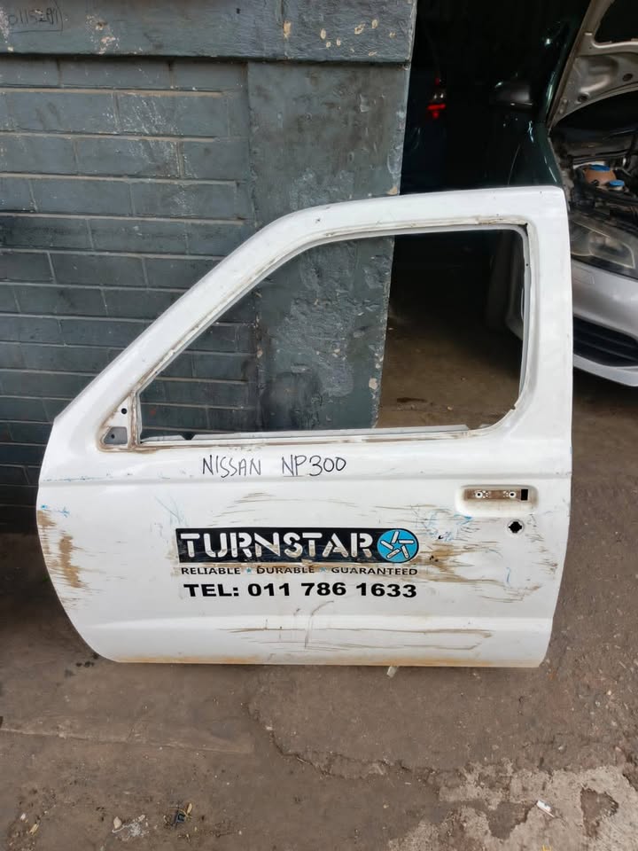 Nissan NP300 left front door - Private Seller Nissan NP300 left front door - Private Seller