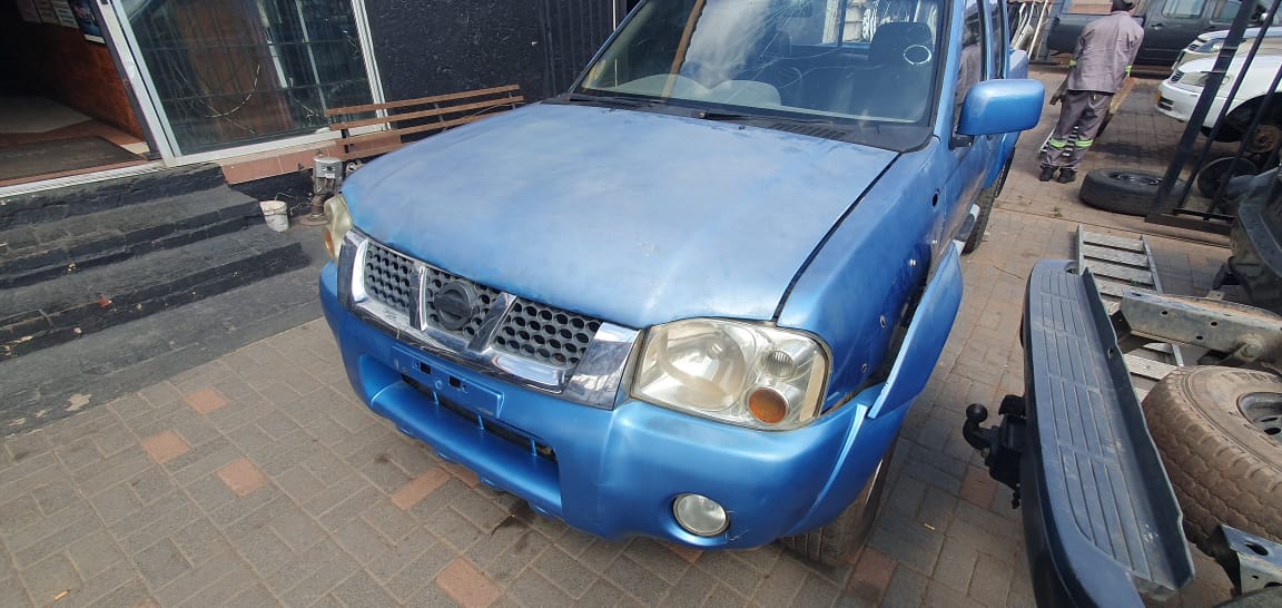Nissan hardbody 2.4  2x4  stripping for spares - Private Seller