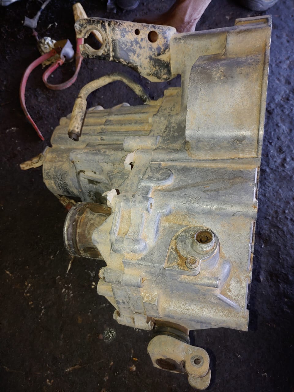 NISSAN 1600 16 VALVE FUEL INJEC GEARBOX FOR SALE