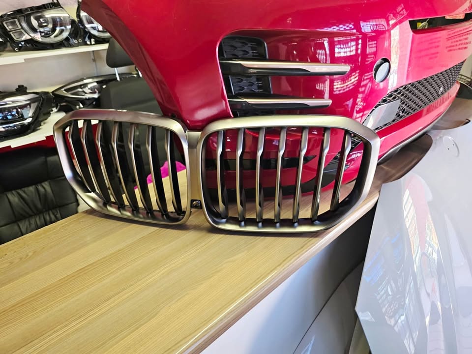BMW X5 MAIN GRILL WITH CAMERA WHOLE 2021 AVAILABLE FOR SALE - Private Seller BMW X5 MAIN GRILL WITH CAMERA WHOLE 2021 AVAILABLE FOR SALE - Private Seller