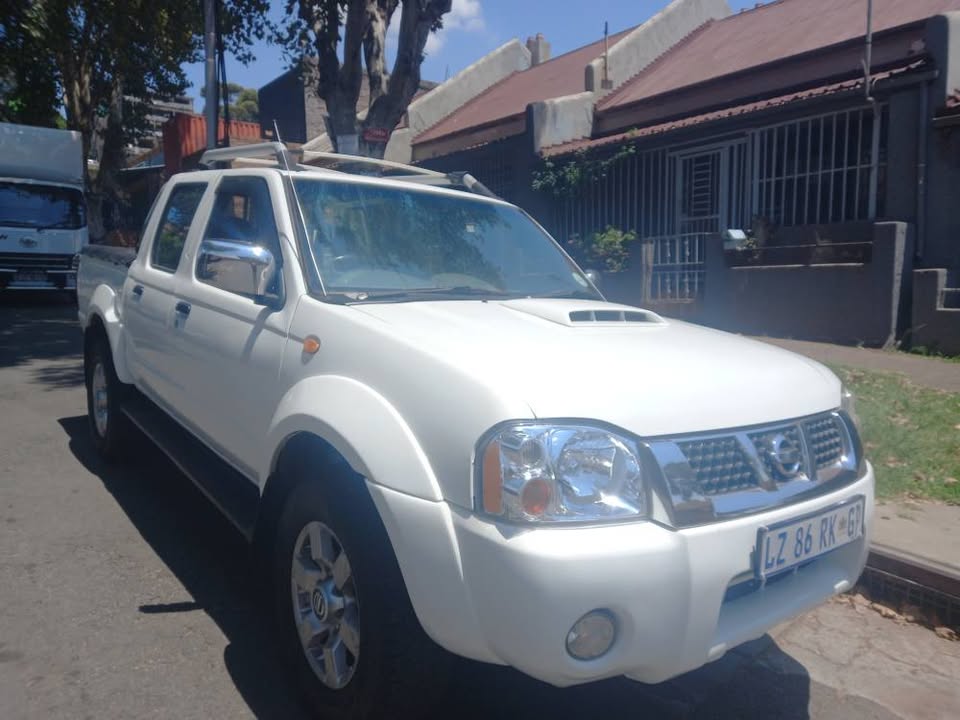 2018 Nissan NP300 Hardbody 2.5 Diesel Double Cab, Manual, White Color, Mileage 87000kms