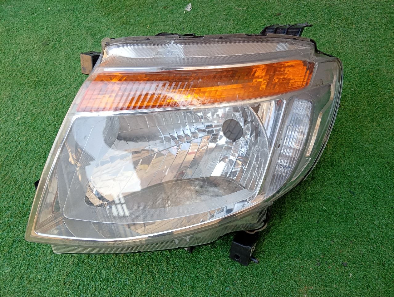 2012 - 2016 T6 ford ranger Headlight Left for Sale - Private Seller 2012 - 2016 T6 ford ranger Headlight Left for Sale - Private Seller