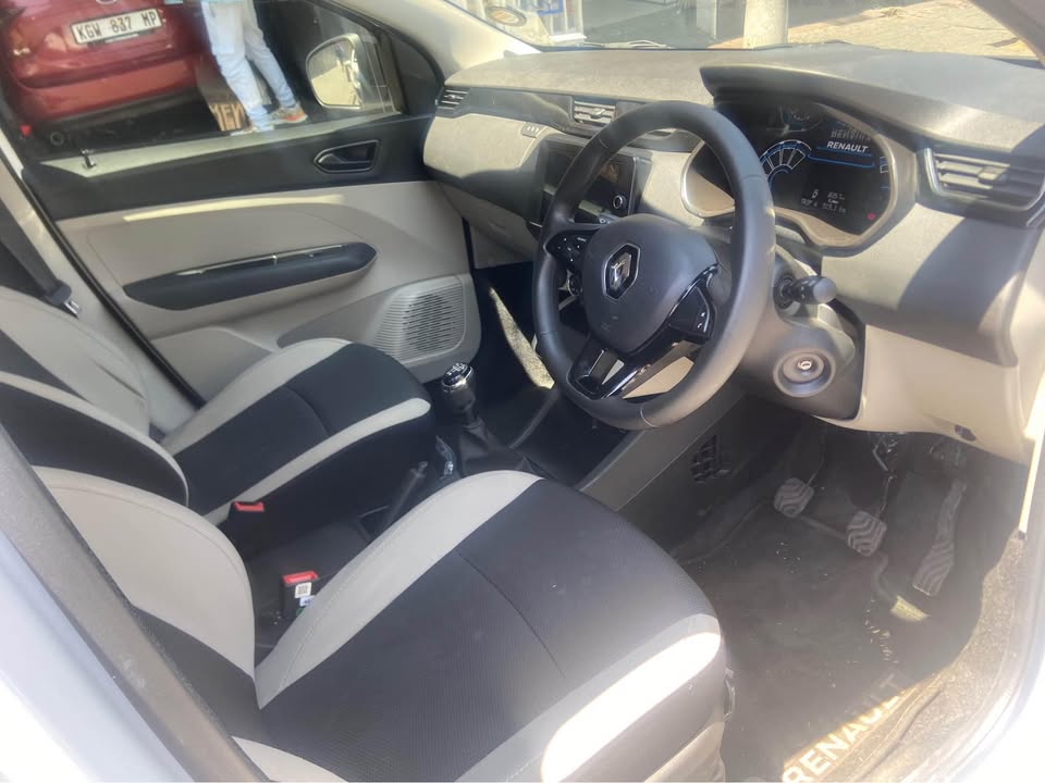 2024 Renault Triber 8000km