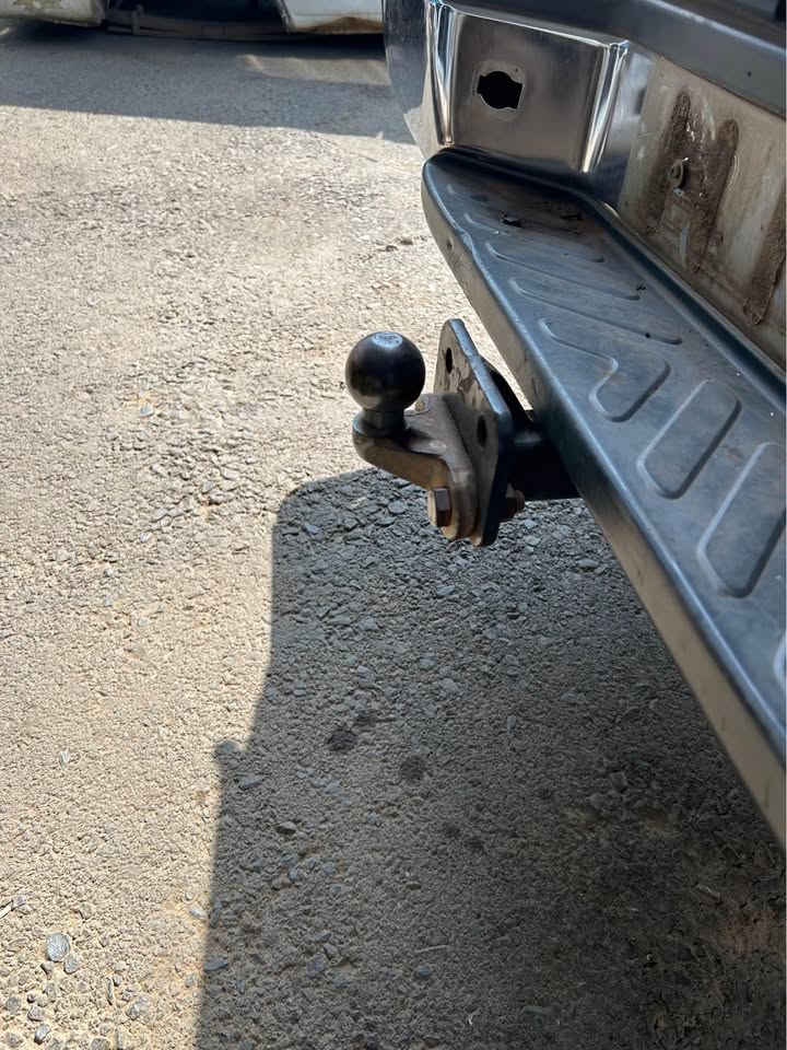 Nissan Navara Towbar in Stock @Circle 7 Used Parts Call or WhatsApp - Private Seller