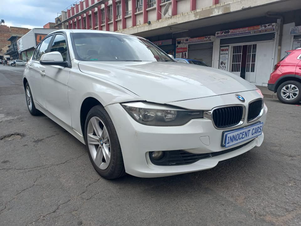 2013 BMW 320i PETROL SEDAN, AUTOMATIC TRANSMISSION, WHITE COLOUR, MILEAGE 89000KM