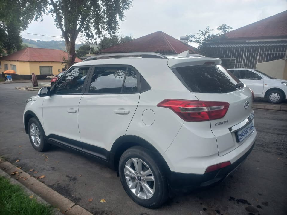 2016 Hyundai Creta SUV. Engine Capacity 1.6 Petrol, Manual, White Color, Mileage 107000km,