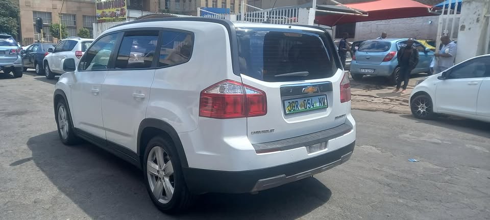 2012 CHEVROLET ORLANDO, 1.8 PETROL, MANUAL TRANSMISSION, WHITE COLOUR,