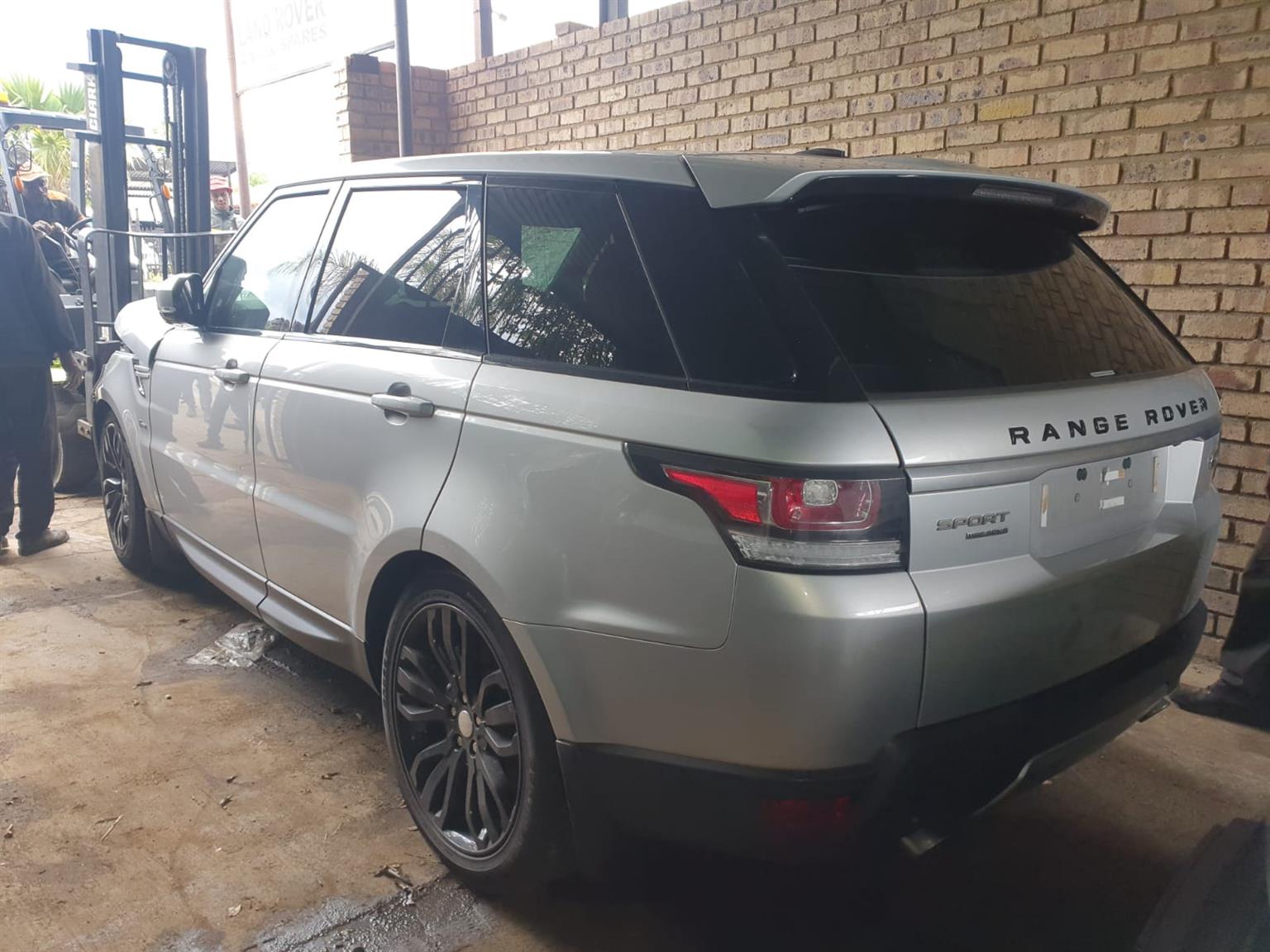 RANGE ROVER SPORT 4.4 SDV8 STRIPPING