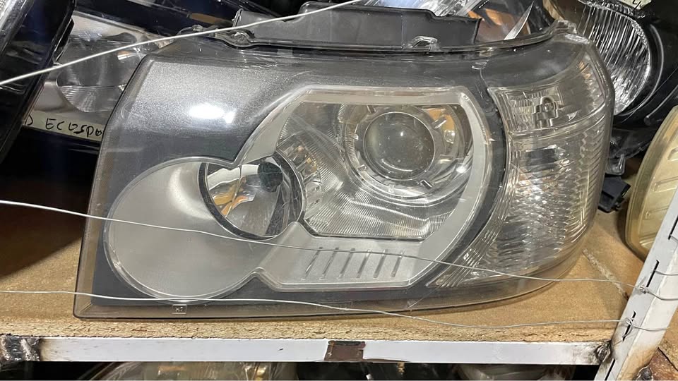 Land Rover Freelander 2 headlight - Private Seller Land Rover Freelander 2 headlight - Private Seller