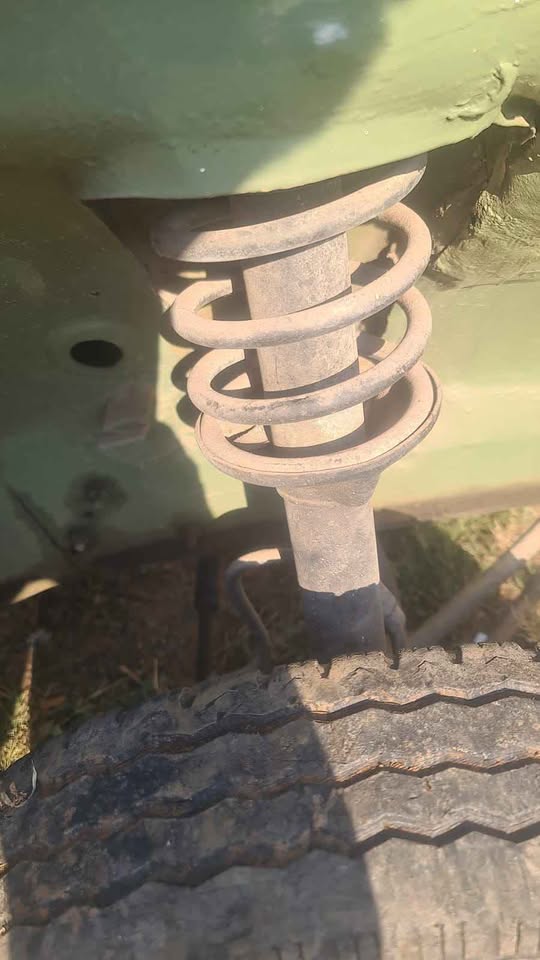 Nissan 1400 right/left front shock - Private Seller