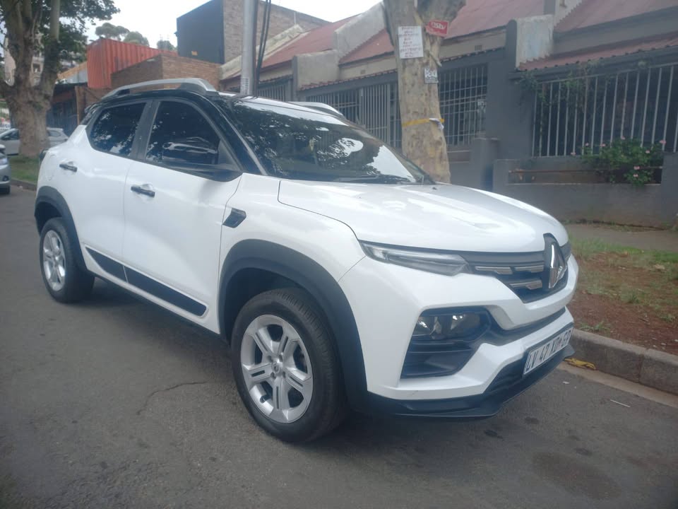 Renualt Kiger 2022 Model 1.0 Turbo Petrol, Automatic, White Color, Mileage 26000kms,