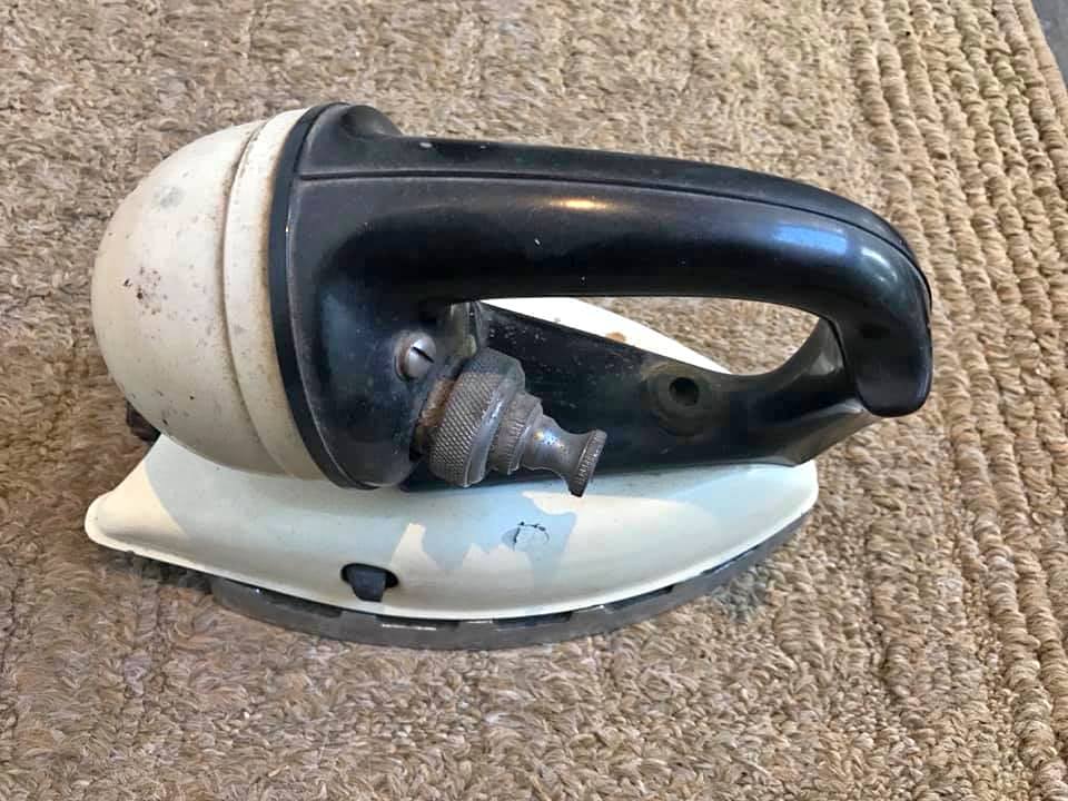 Antique iron (primus type) Antique iron (primus type)