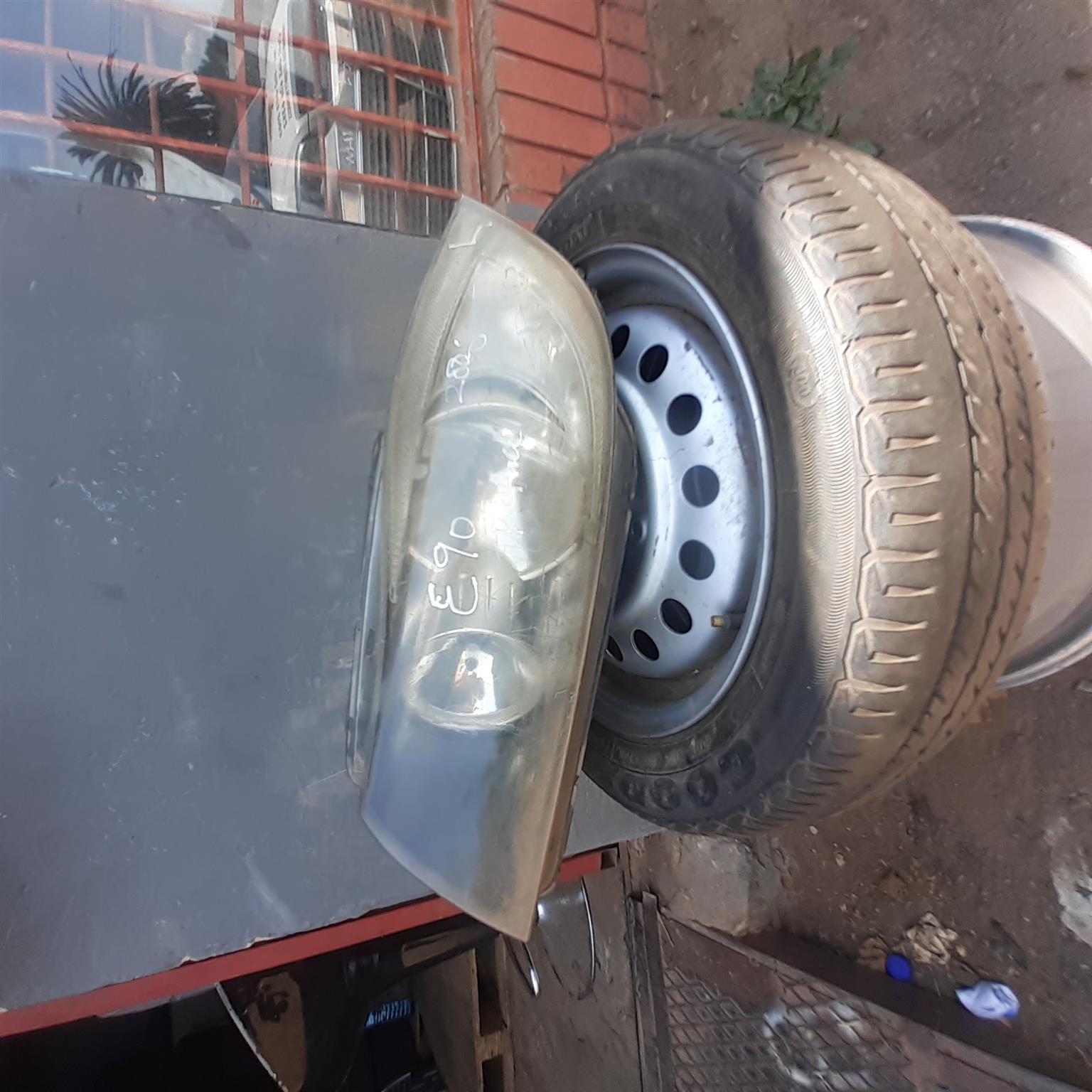 BMW E90 PREFACE 2005 RIGHT HEADLIGFOR SALE DELIVERY AVAILABLE COUNTRY WIDE - Private Seller BMW E90 PREFACE 2005 RIGHT HEADLIGFOR SALE DELIVERY AVAILABLE COUNTRY WIDE - Private Seller