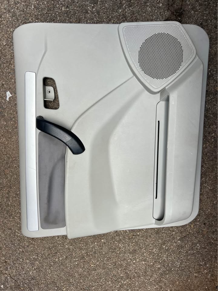 Mahindra Scorpio S10 Suv Complete Set Door panels Available call or whatsapp - Private Seller Mahindra Scorpio S10 Suv Complete Set Door panels Available call or whatsapp - Private Seller