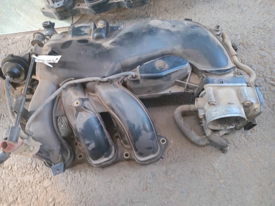Toyota Prado 120 series V6 petrol intake manifold for sale my number WhatsApp or cell - Private Seller