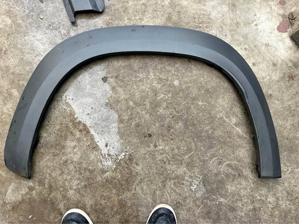 Renault Kiger left side fender wheel arch - Private Seller Renault Kiger left side fender wheel arch - Private Seller
