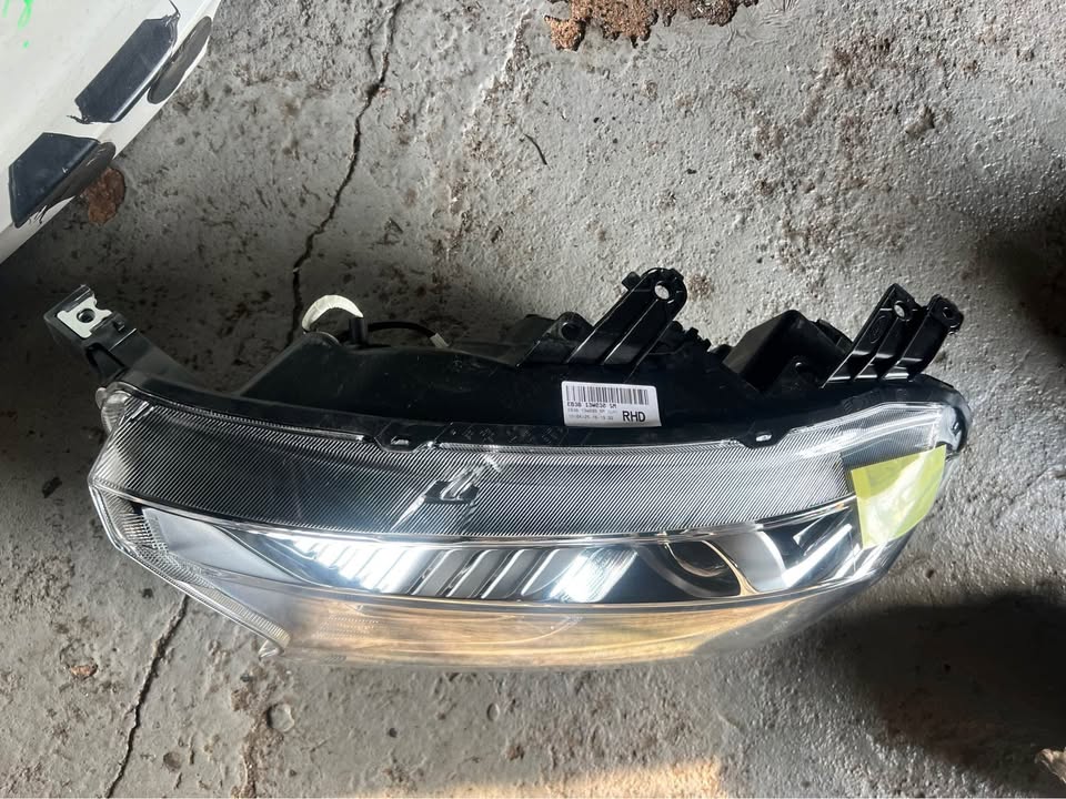 Ford ranger t7 headlight LHS - Private Seller Ford ranger t7 headlight LHS - Private Seller