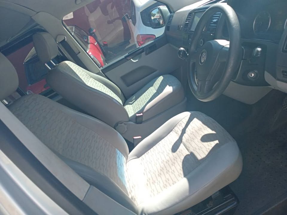 2011 Vw Transporter 2.0 Disiel, Manual 9 Seater, Silver Color