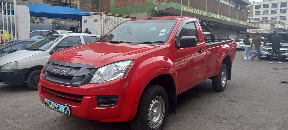 2015 ISUZU KB 250 FLEETSIDE SINGLE CAB, MANUAL TRANSMISSION, RED COLOR