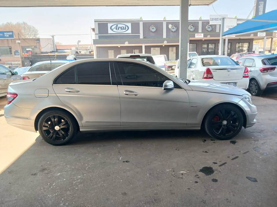 2011 MECEDES BENZ C180 CGi Transmission: Automatic  Mileage: 148000km Fueltype: Petrol  Silver