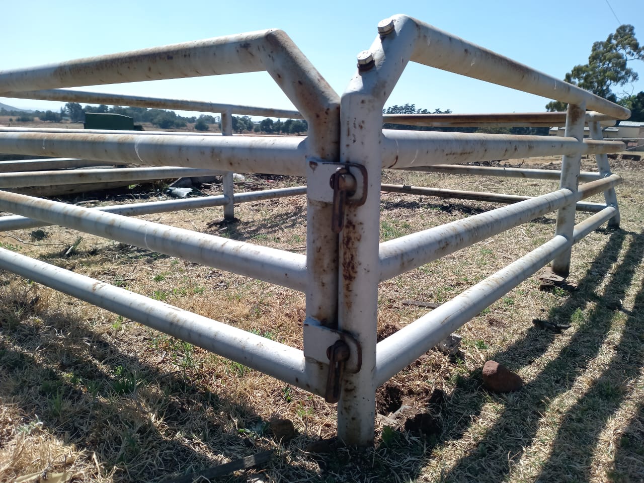 Bakkie Cattle Cage - Fits Nissan NP 300 LWB - Private Seller