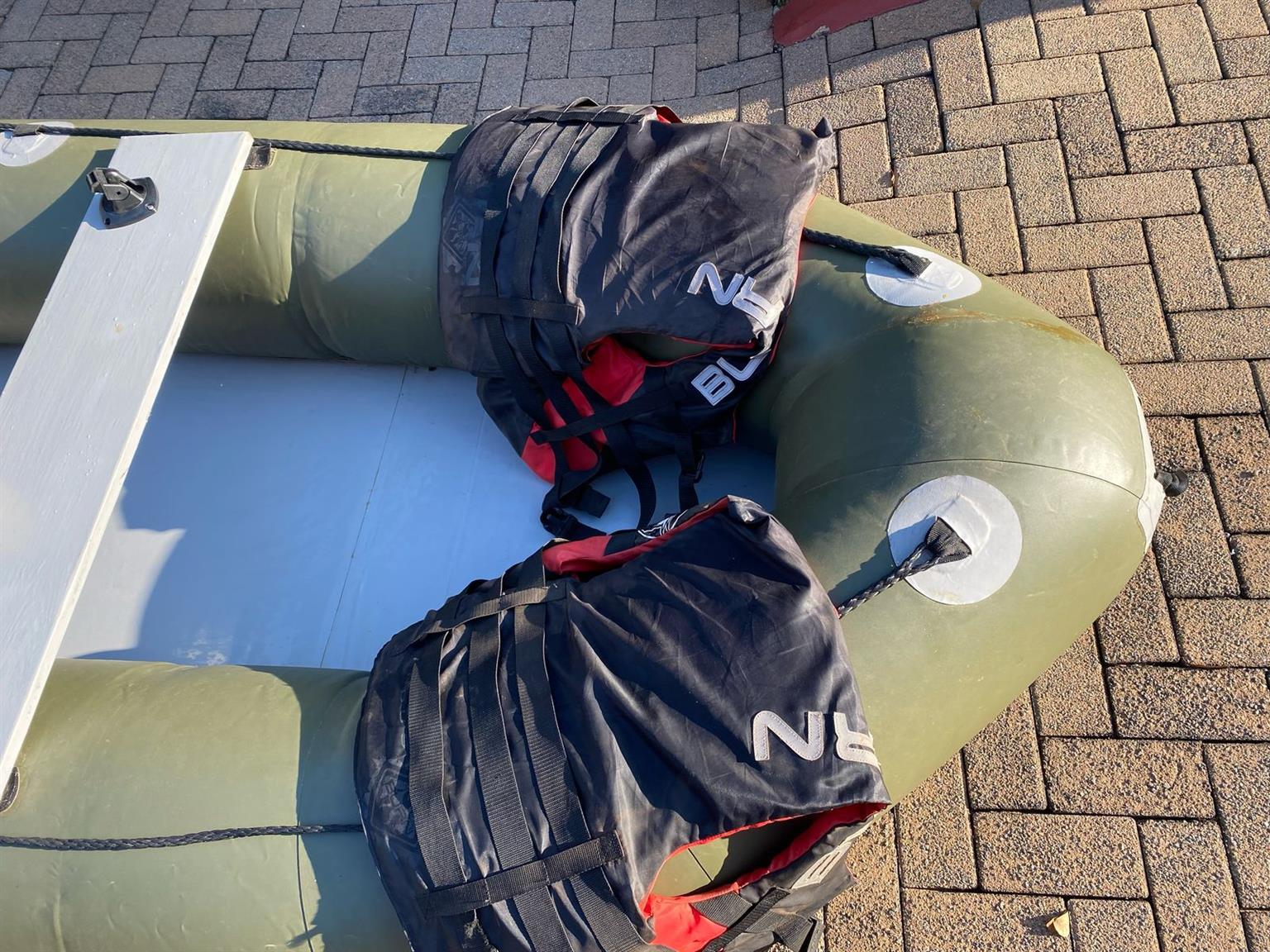 Inflatable bass/carp boat with motor