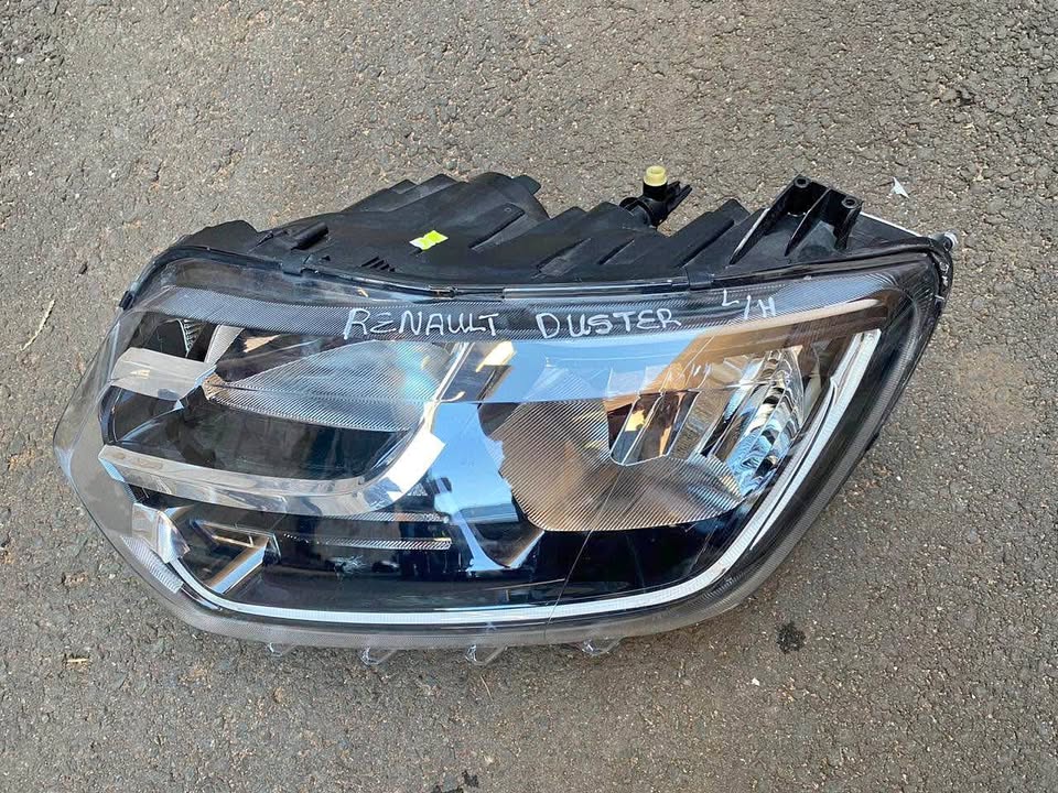 Renault Duster headlight - Private Seller Renault Duster headlight - Private Seller