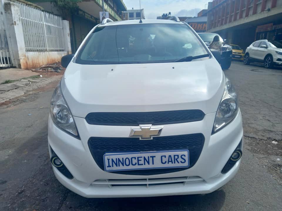2015 CHEVROLET SPARK 1.2 PETROL, MANUAL TRANSMISSION, WHITE COLOUR, MILEAGE 68000KM