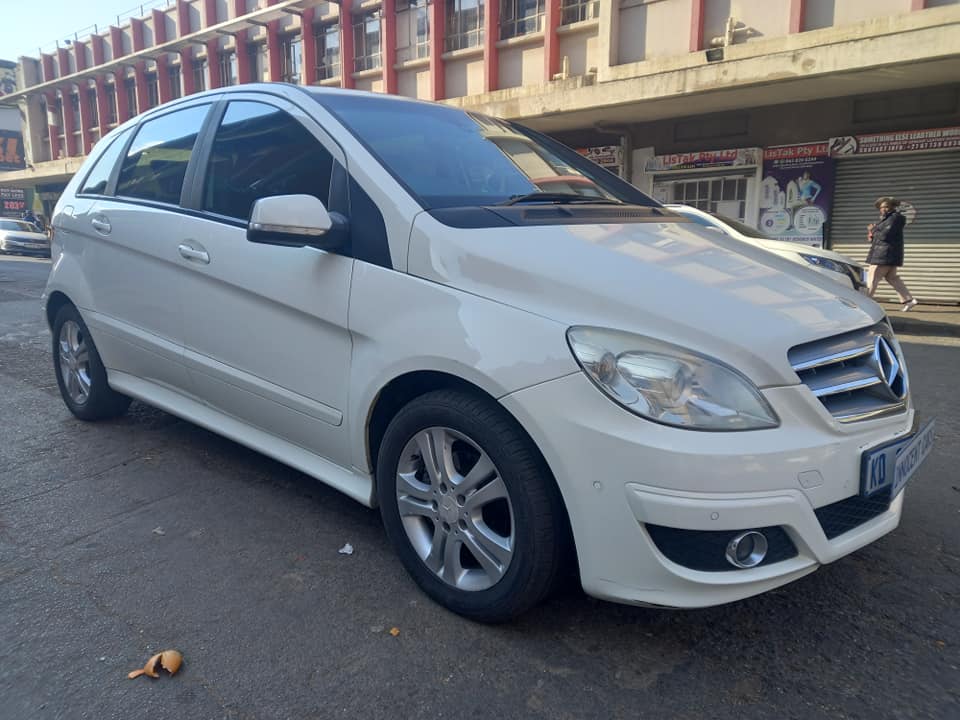 2012 MERCEDES BENZ B180 PETROL ENGINE, AUTOMATIC, WHITE COLOR, MILEAGE