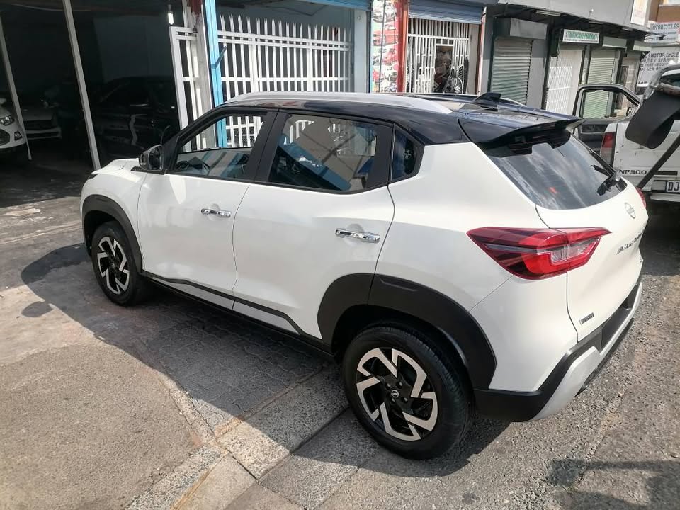 2022 Nissan Magnite 1.0 SUV Turbo Automatic with a Nice interior seat and Service book and spare key