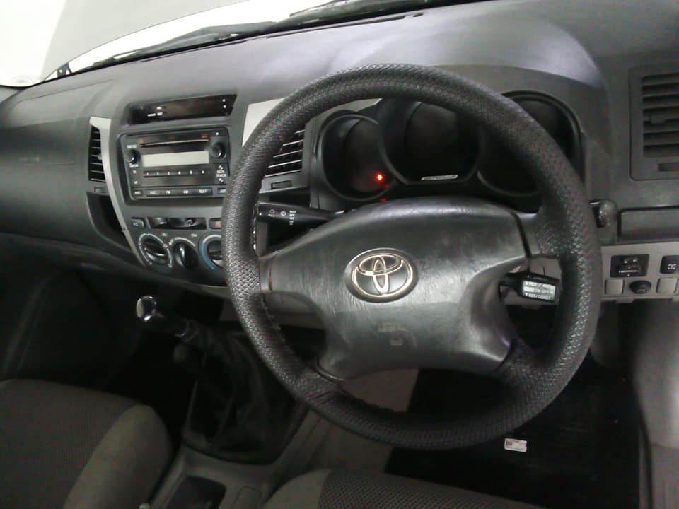 2011 TOYOTA HILUX 3.0 D4D EXTRA CAB 4X4 MANUAL SILVER DIESEL TOWBAR