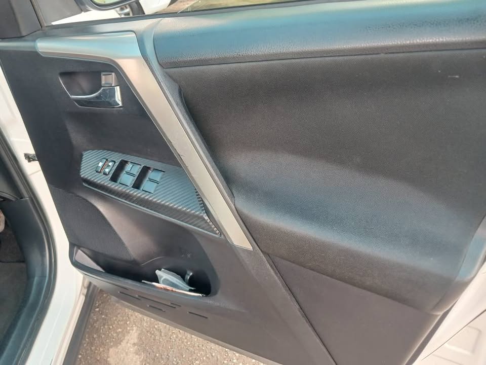 2015 TOYOTA RAV4 2.0  Transmission: Automatic  Mileage: 95000km  Fueltype: Petrol  White