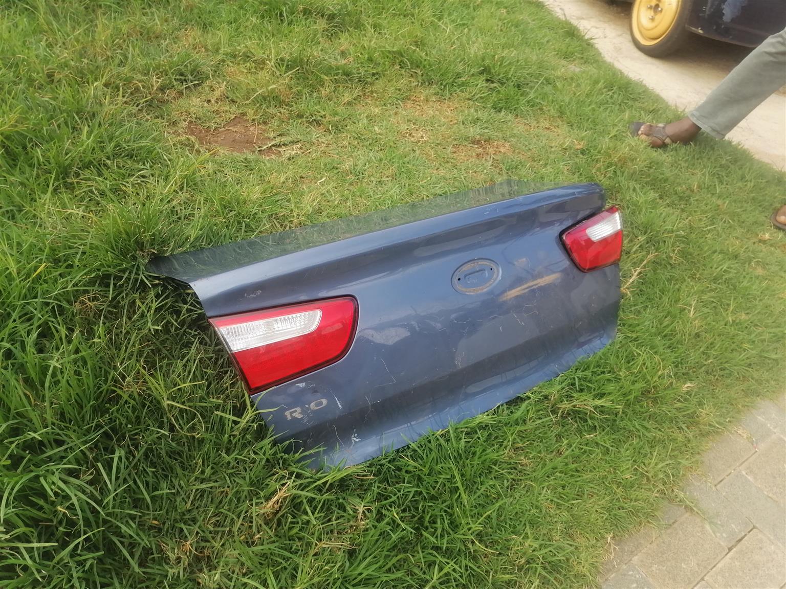 kia rio bootlid - Private Seller