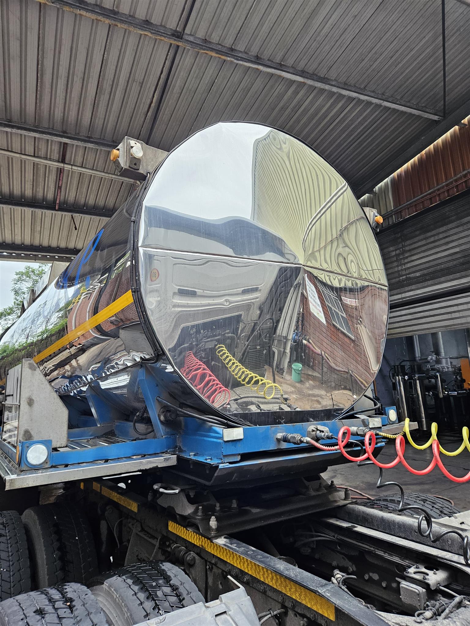 SAMTOR 3 AXLE 25 500LITER TANKER 2010 | Junk Mail Marketplace
