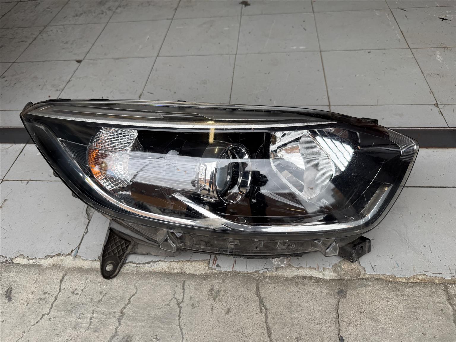 Renault Captur Headlight - Private Seller Renault Captur Headlight - Private Seller