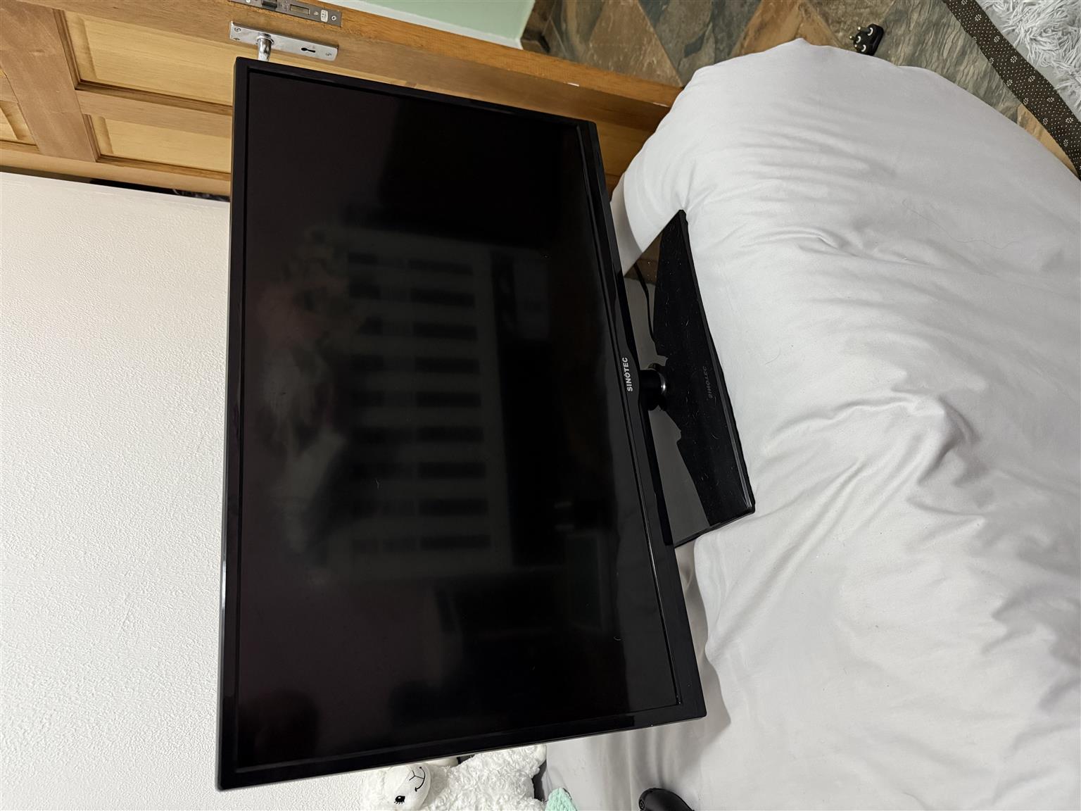 Sinotec 32” Tv for sale, no remote, the Tv is in pristine condition. Sinotec 32” Tv for sale, no remote, the Tv is in pristine condition.