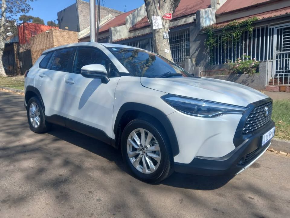 2023 Toyota corolla cross 1.8 XI Petrol, Automatic, White, 14000kms Keyless, Service book