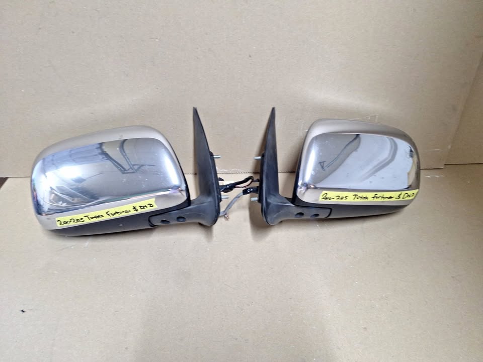 Toyota Fortuner & D4D Side Mirror (2010 - 2015) - Private Seller Toyota Fortuner & D4D Side Mirror (2010 - 2015) - Private Seller