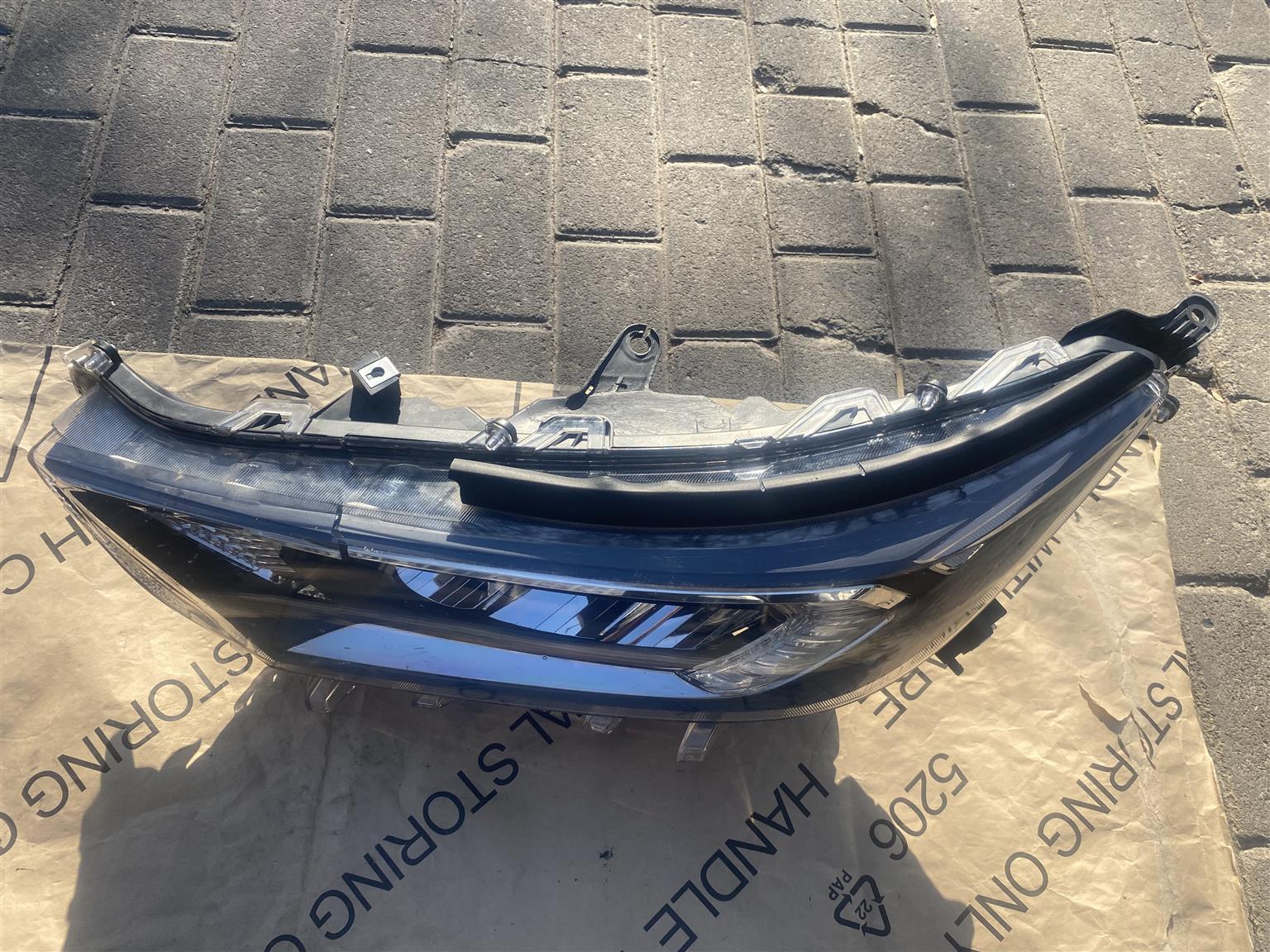 2024 TOYOTA RAV4 FULL LED HEADLIGHT LEFT SIDE FOR SALE. IN EXCELLENT CONDITION