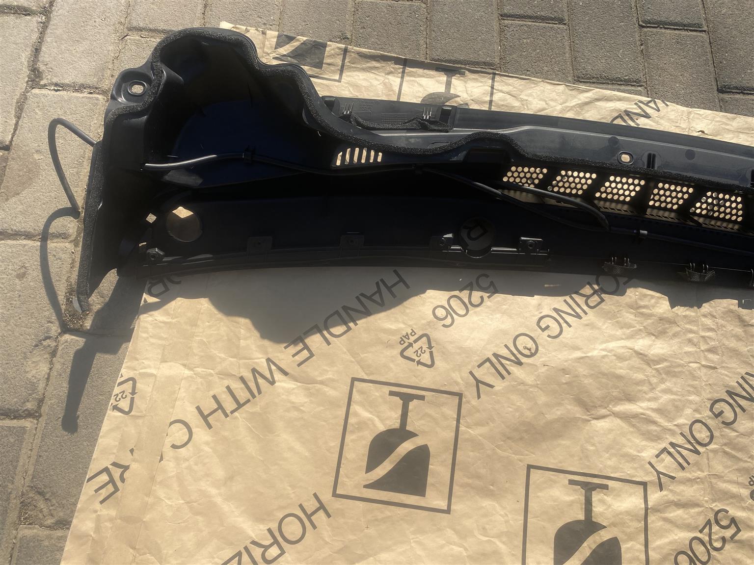 2014 HYUNDAI ELANTRA WINDSCREEN WIPER COWLING FOR SALE - Private Seller