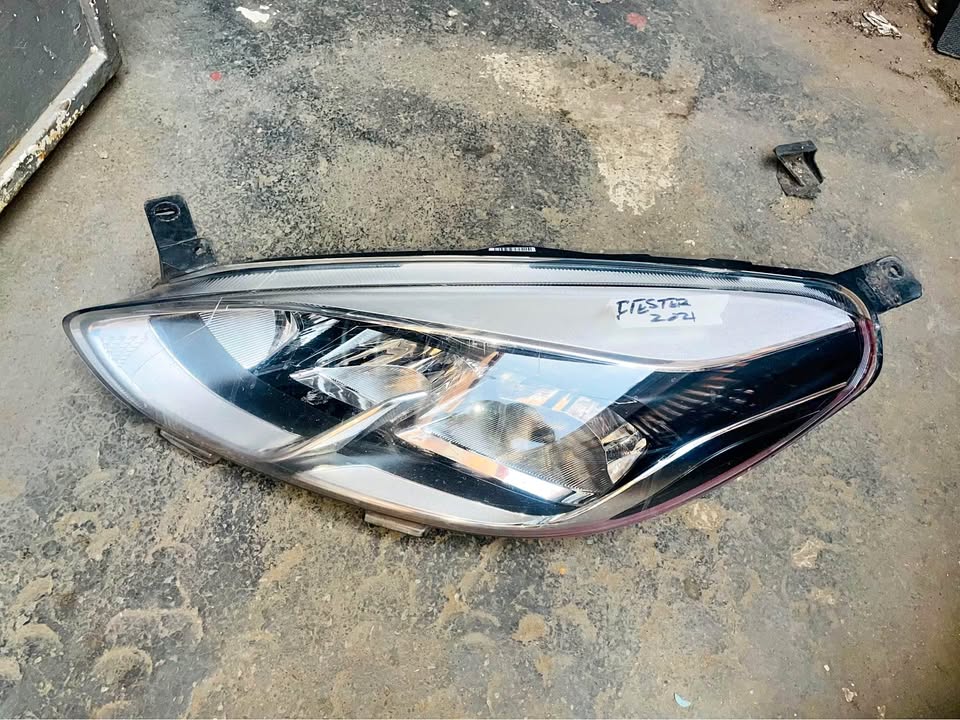 Ford Fiesta headlight - Private Seller Ford Fiesta headlight - Private Seller
