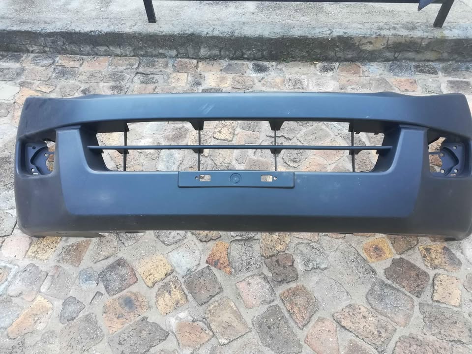 Isuzu d-tec 04-07 fr bumper with 4x2 - Private Seller Isuzu d-tec 04-07 fr bumper with 4x2 - Private Seller