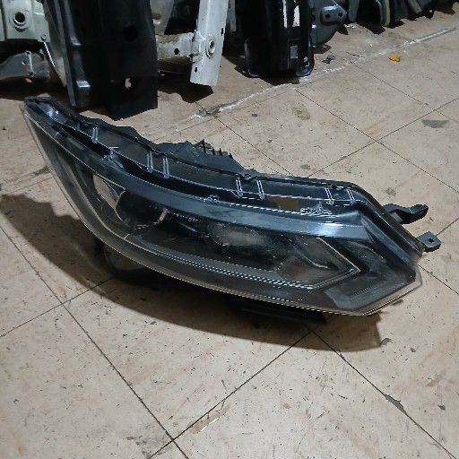 Nissan qashqai headlight - Private Seller Nissan qashqai headlight - Private Seller